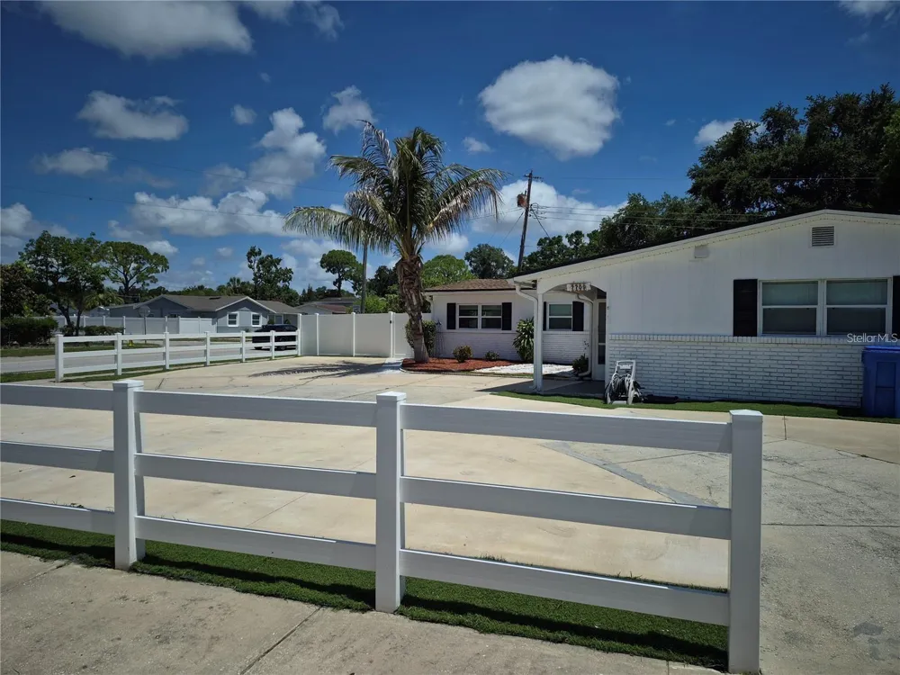7709 W HANNA AVENUE Tampa, FL 33615