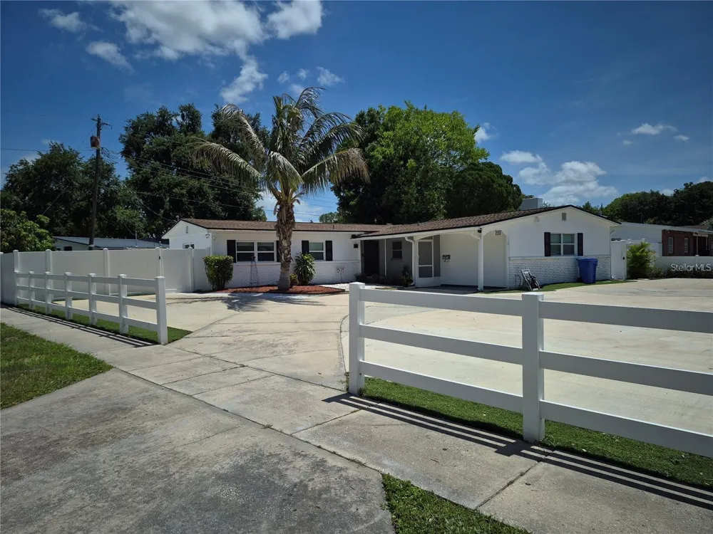 7709 W HANNA AVENUE Tampa, FL 33615