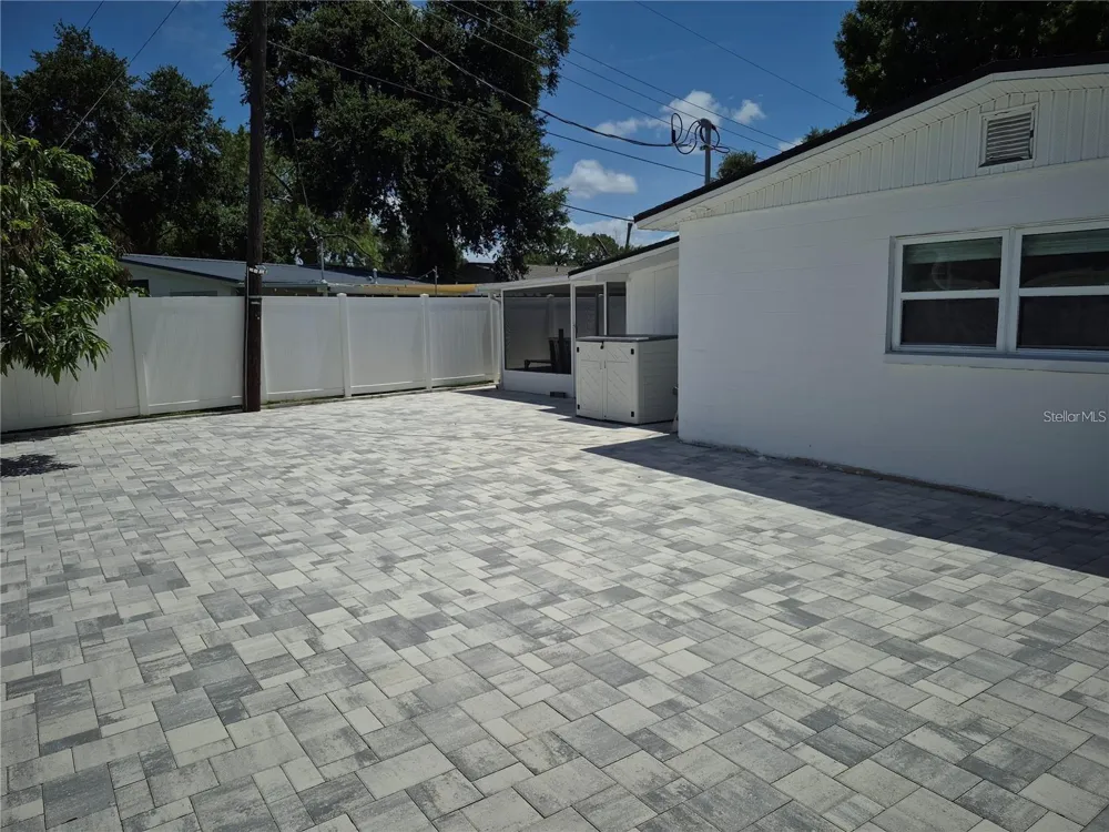 7709 W HANNA AVENUE Tampa, FL 33615