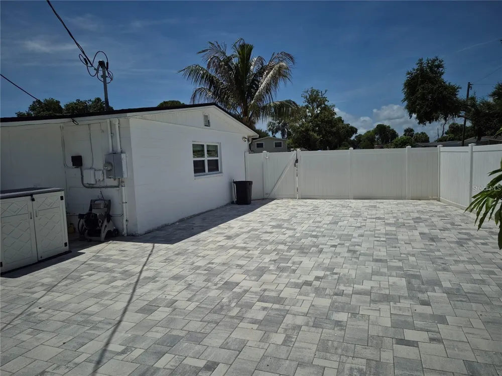 7709 W HANNA AVENUE Tampa, FL 33615