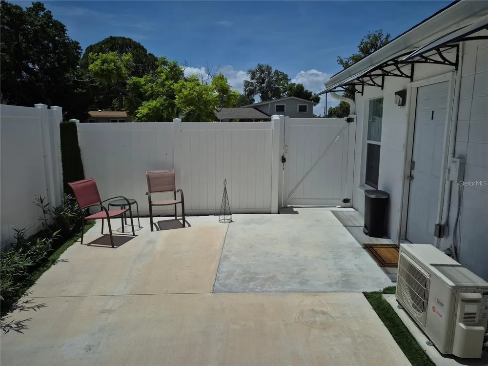 7709 W HANNA AVENUE Tampa, FL 33615