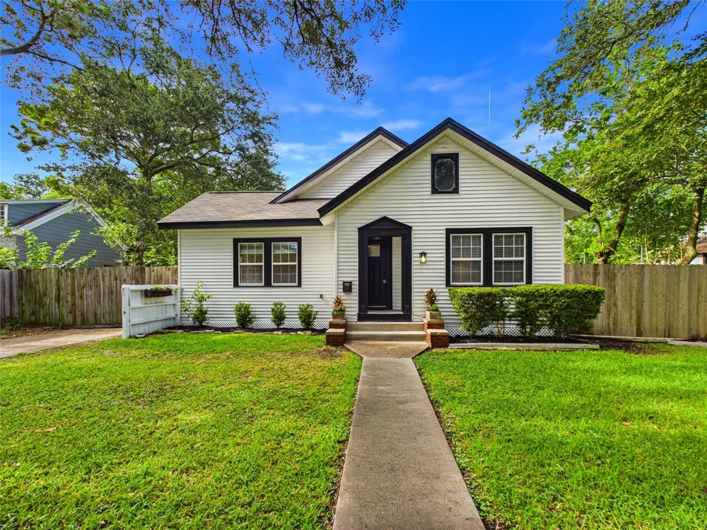 24 11th Avenue Texas City, TX 77590