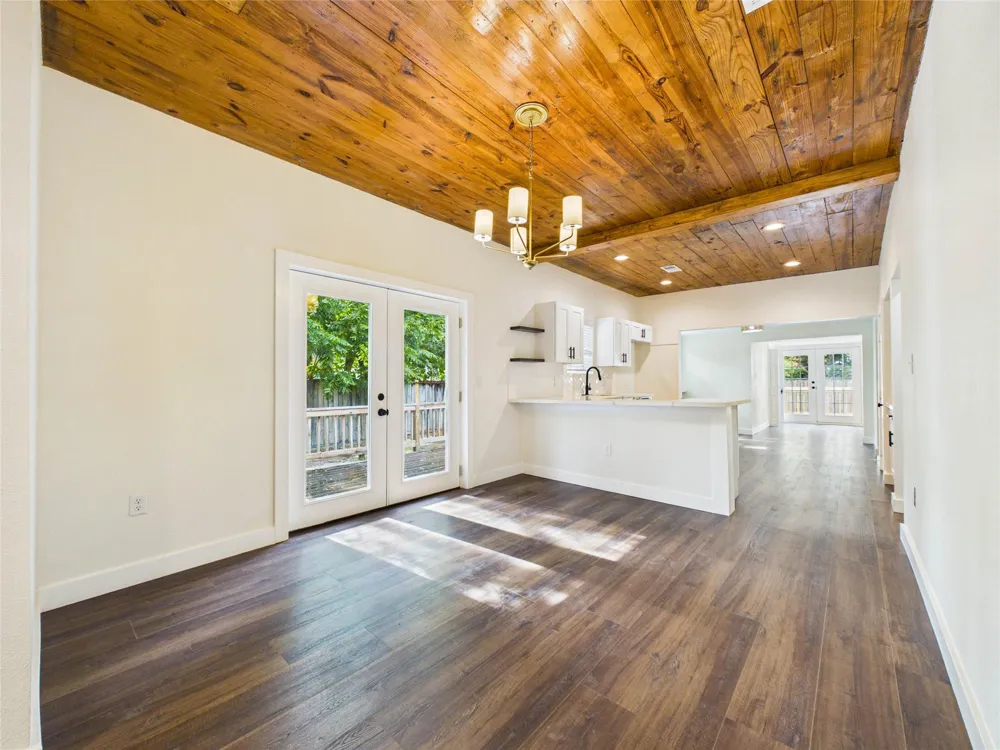 24 11th Avenue Texas City, TX 77590