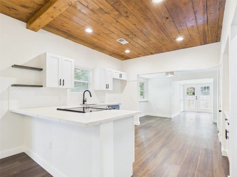 24 11th Avenue Texas City, TX 77590