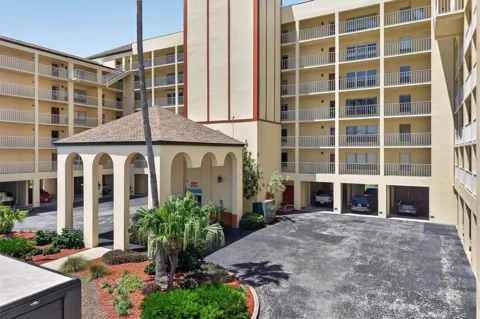 9000 COMMODORE DRIVE #305