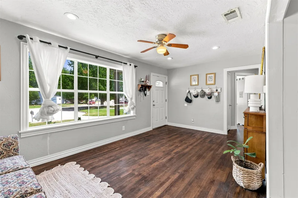 1001 Donna Sue Durant, OK 74701