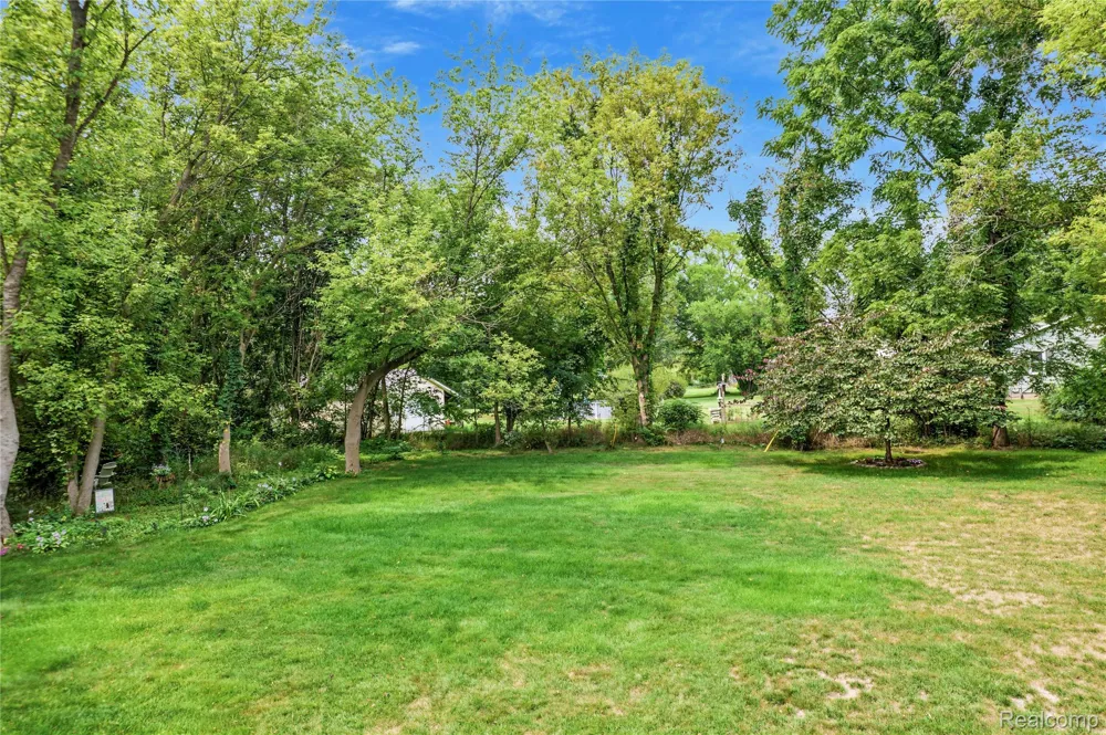 2375 Reidsview E White Lake Charter Township, MI 48383
