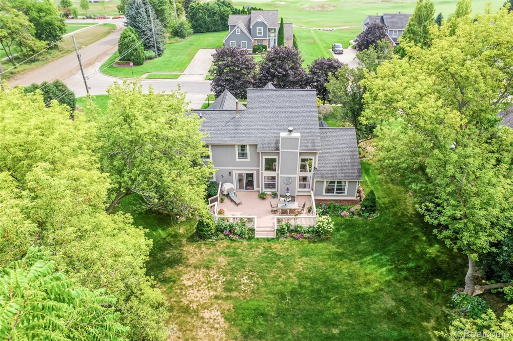 2375 Reidsview E White Lake Charter Township, MI 48383