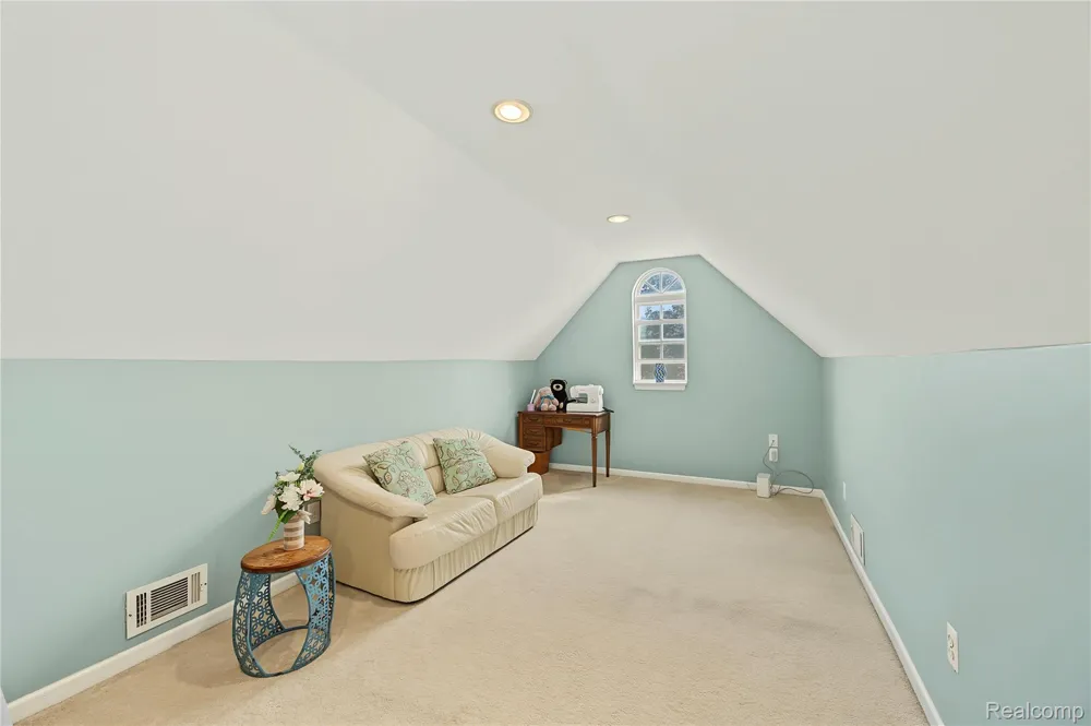 2375 Reidsview E White Lake Charter Township, MI 48383