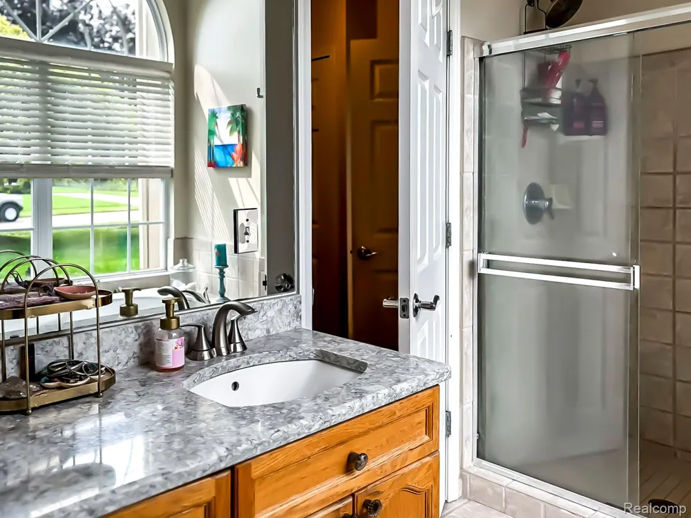 2375 Reidsview E White Lake Charter Township, MI 48383