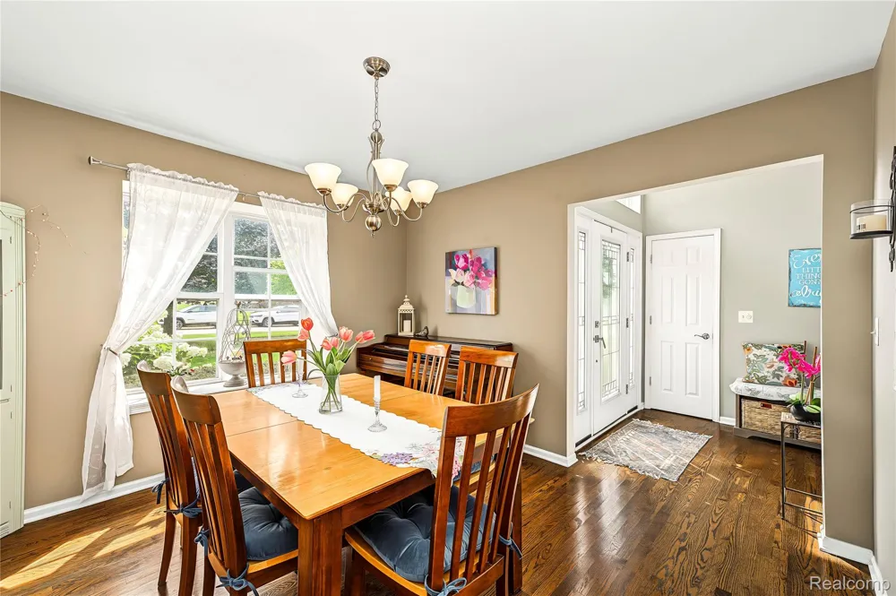 2375 Reidsview E White Lake Charter Township, MI 48383