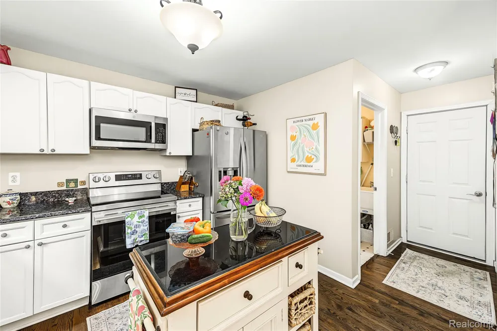 2375 Reidsview E White Lake Charter Township, MI 48383