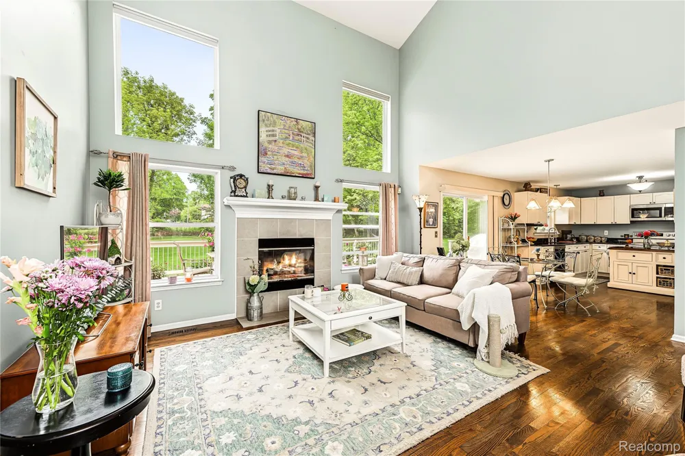2375 Reidsview E White Lake Charter Township, MI 48383