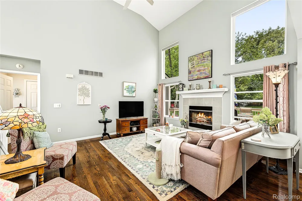 2375 Reidsview E White Lake Charter Township, MI 48383