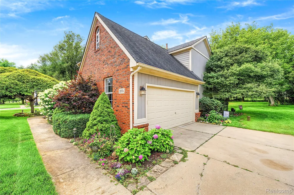 2375 Reidsview E White Lake Charter Township, MI 48383
