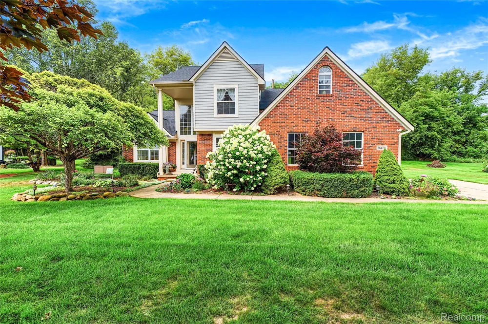 2375 Reidsview E White Lake Charter Township, MI 48383