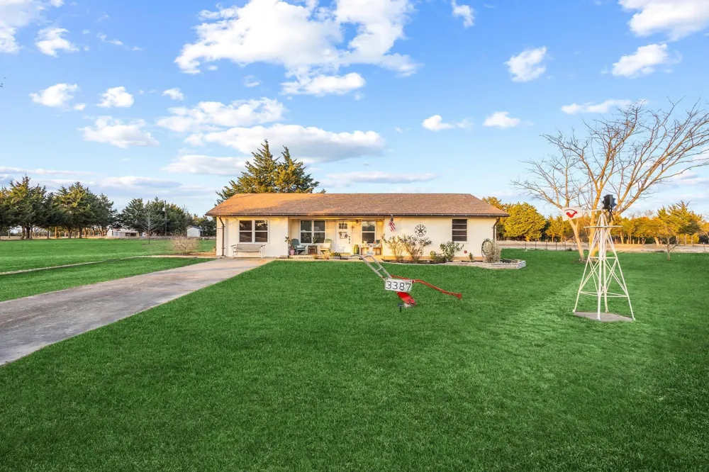 3387 FM 121 Van Alstyne, TX 75495
