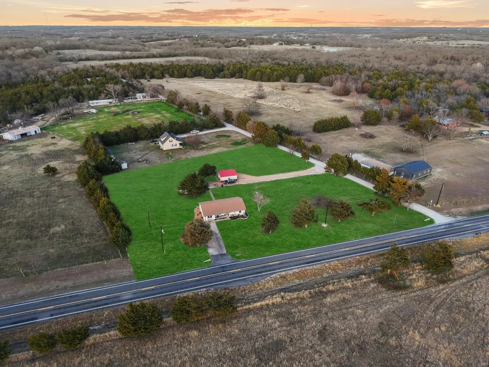 3387 FM 121 Van Alstyne, TX 75495