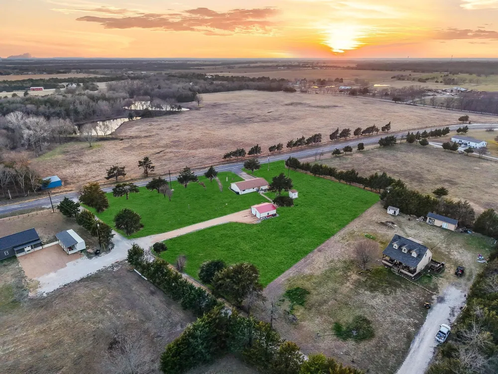 3387 FM 121 Van Alstyne, TX 75495