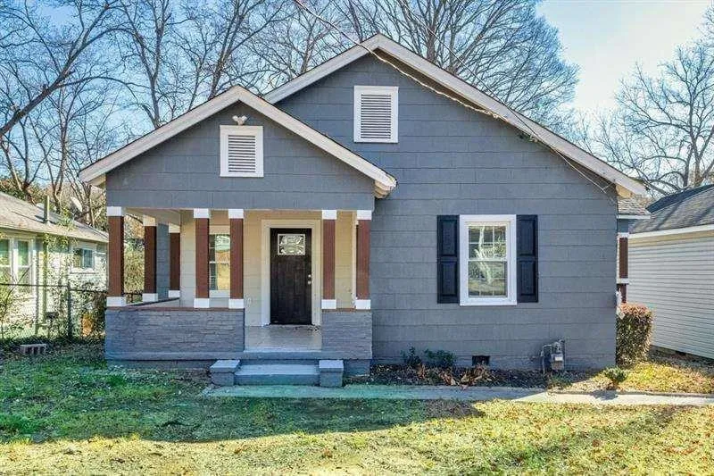 2506 Maple Street East Point, GA 30344