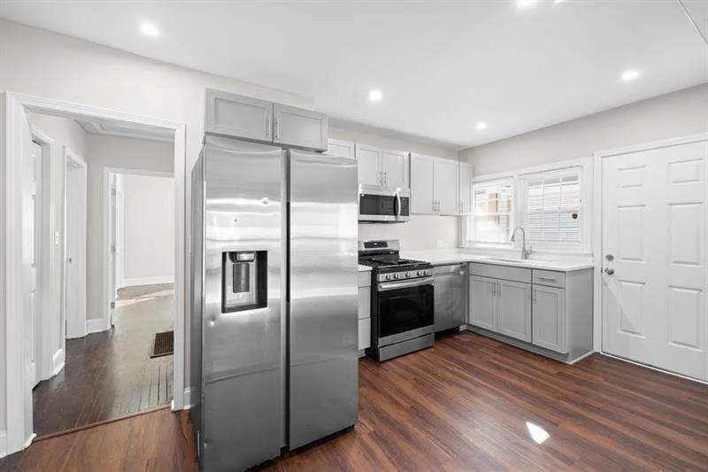 2506 Maple Street East Point, GA 30344