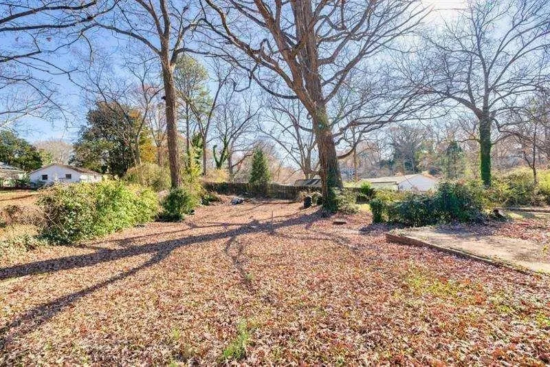 2506 Maple Street East Point, GA 30344
