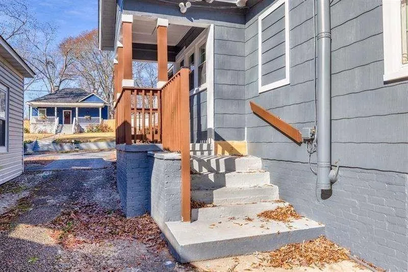 2506 Maple Street East Point, GA 30344
