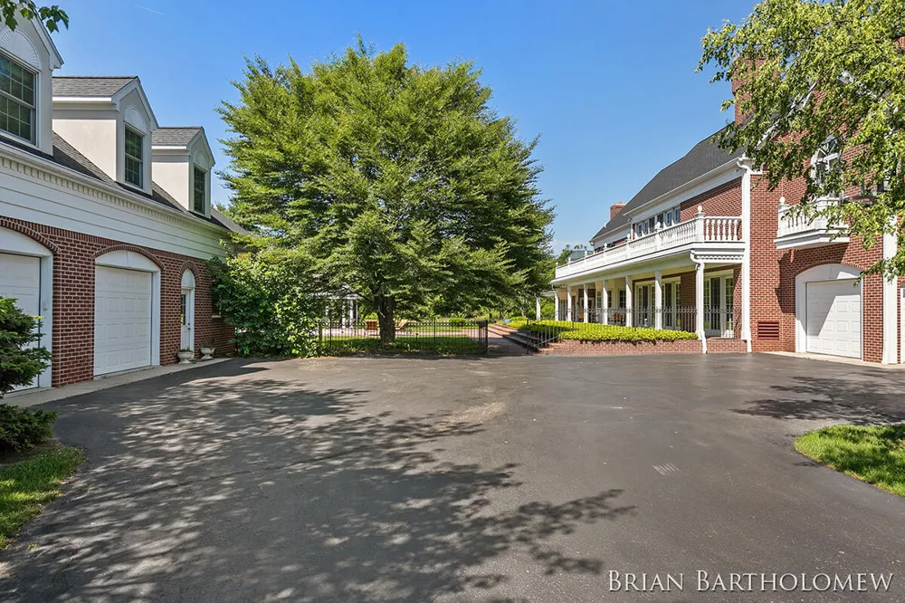 560 Saddlebrook Drive NE Ada, MI 49301