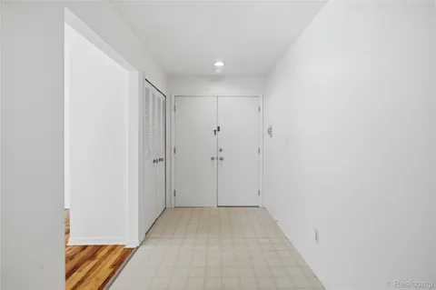 4041 W Maple Road #E102
