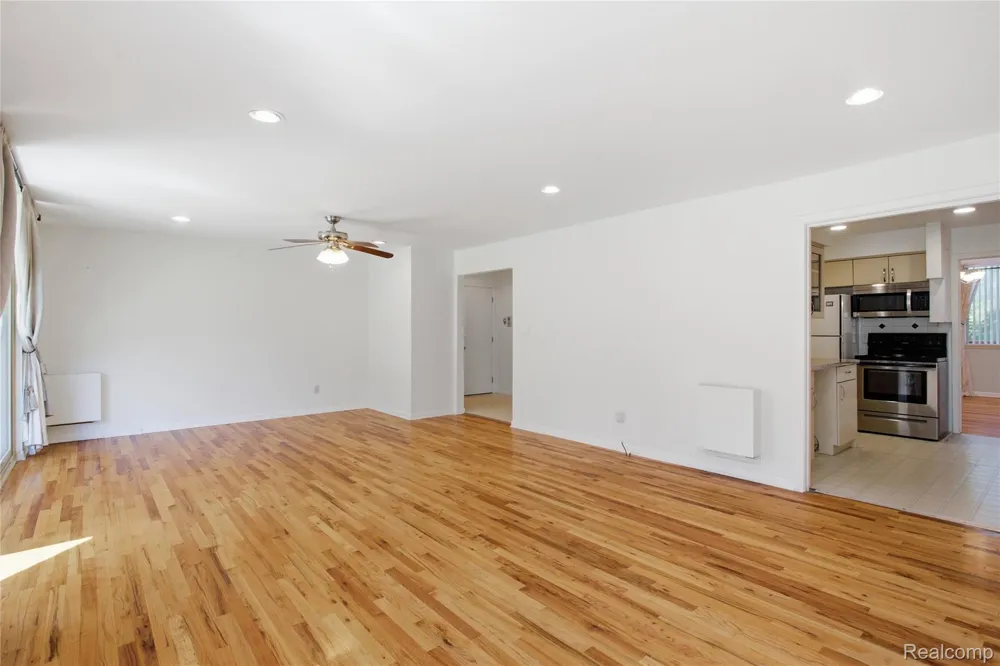 4041 W Maple Road #E102 Bloomfield Hills City, MI 48301
