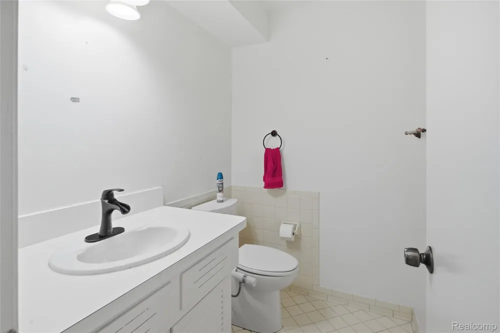 4041 W Maple Road #E102 Bloomfield Hills City, MI 48301