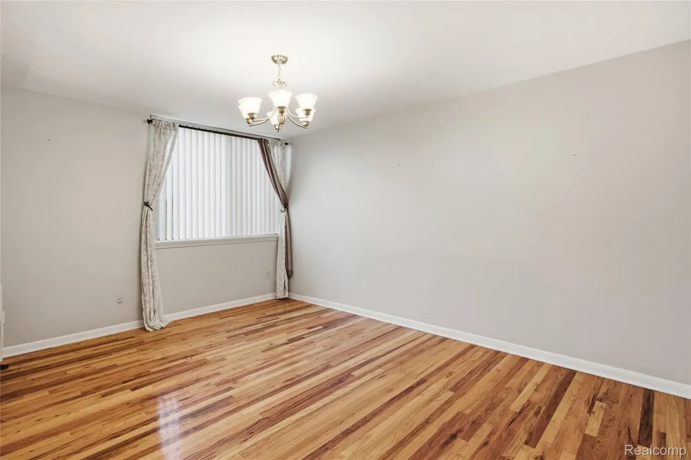 4041 W Maple Road #E102 Bloomfield Hills City, MI 48301