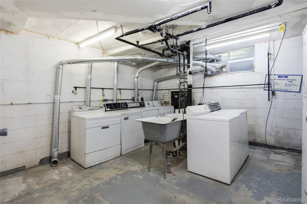 4041 W Maple Road #E102 Bloomfield Hills City, MI 48301
