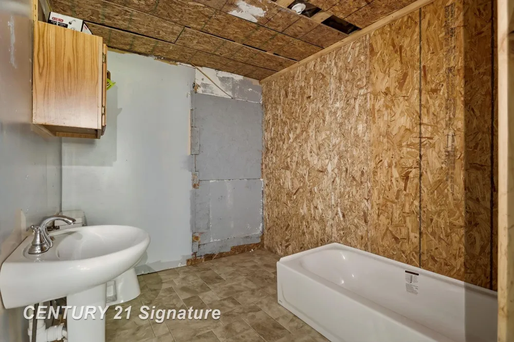 3865 Old King Road Bridgeport Charter Township, MI 48601