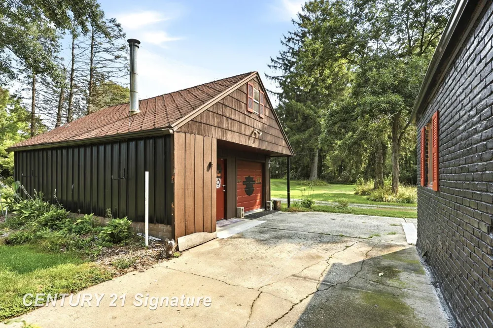 3865 Old King Road Bridgeport Charter Township, MI 48601