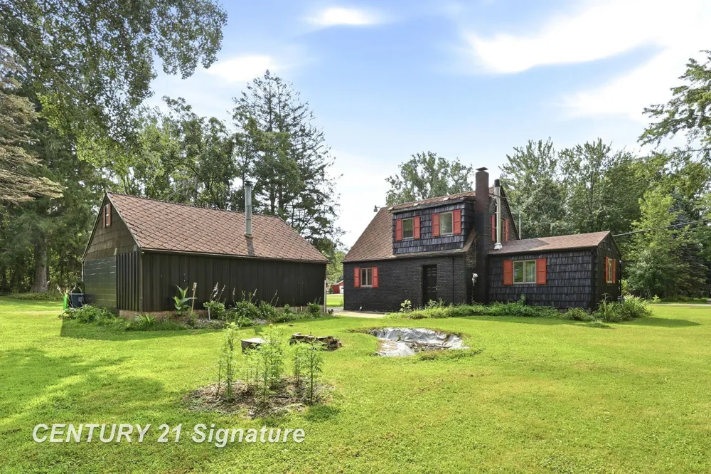 3865 Old King Road Bridgeport Charter Township, MI 48601