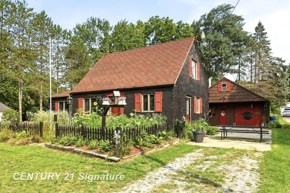 3865 Old King Road Bridgeport Charter Township, MI 48601