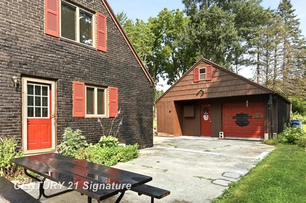 3865 Old King Road Bridgeport Charter Township, MI 48601
