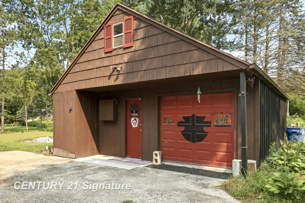 3865 Old King Road Bridgeport Charter Township, MI 48601