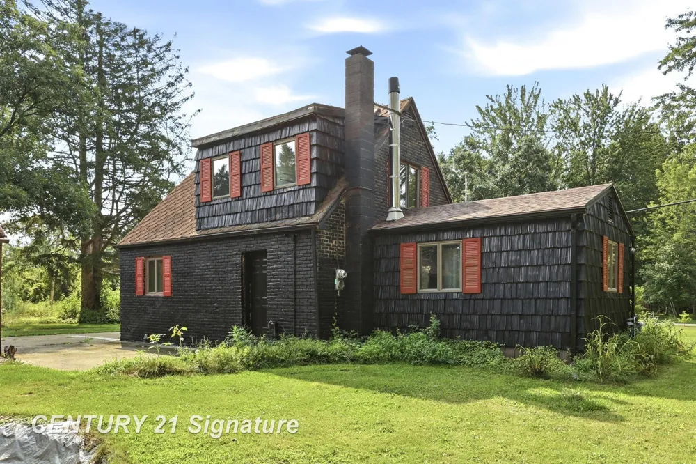 3865 Old King Road Bridgeport Charter Township, MI 48601