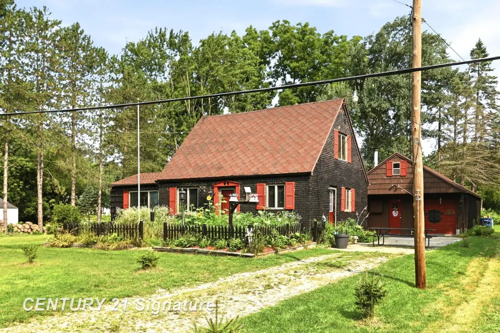 3865 Old King Road Bridgeport Charter Township, MI 48601