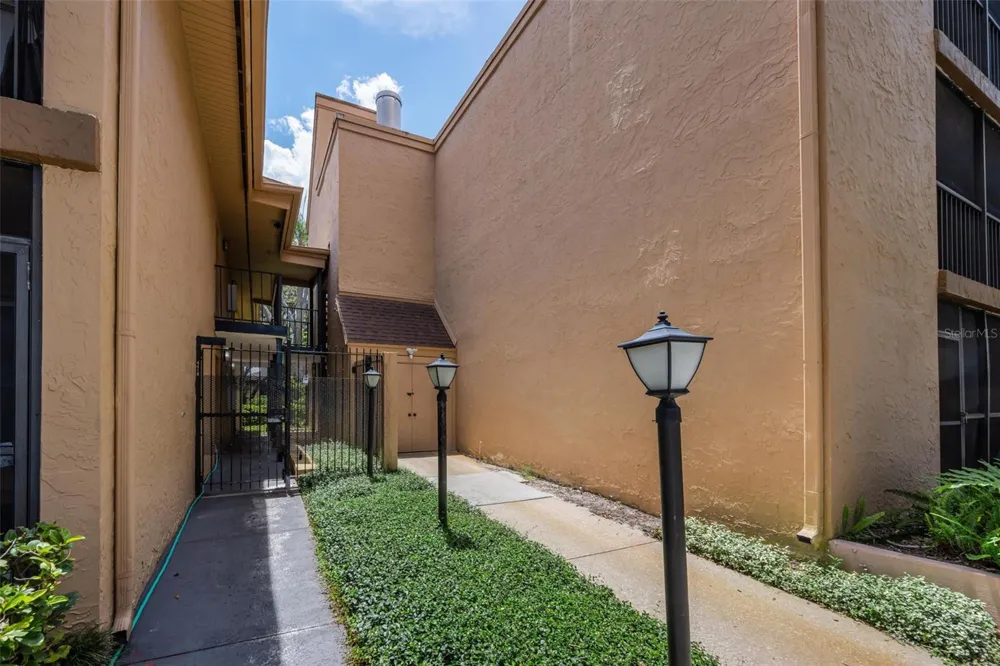 4411 SHADY TERRACE LANE #115 Tampa, FL 33613