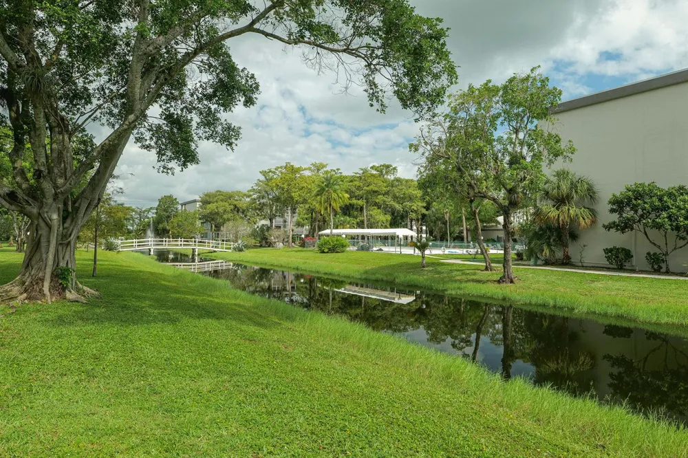 4851 NW 26th Court #336 Lauderdale Lakes, FL 33313