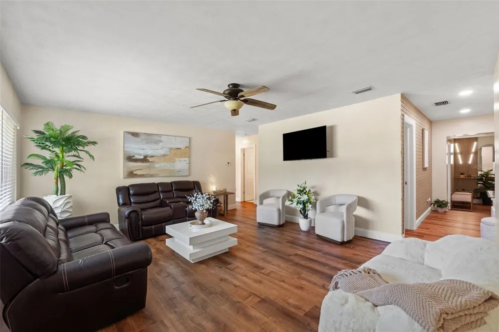 1721 S JEFFERSON AVENUE Clearwater, FL 33756