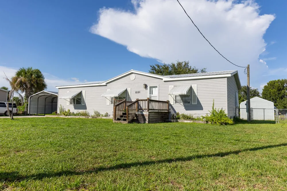 1221 CHOBEE STREET Okeechobee, FL 34974