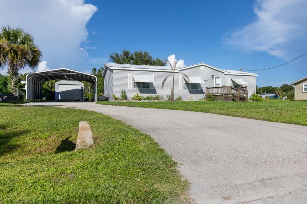 1221 CHOBEE STREET Okeechobee, FL 34974