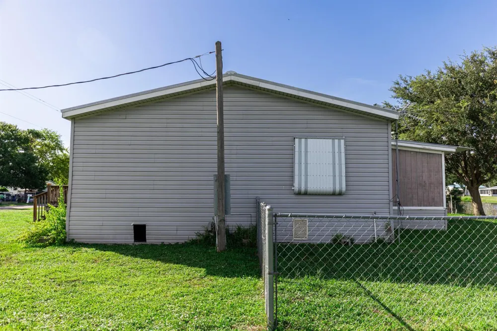 1221 CHOBEE STREET Okeechobee, FL 34974