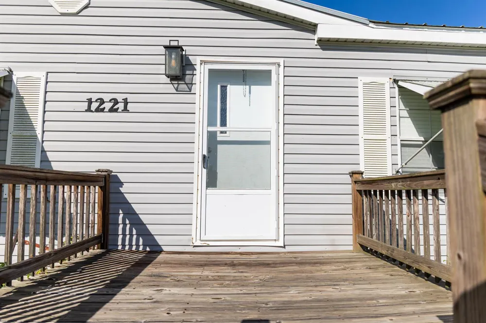 1221 CHOBEE STREET Okeechobee, FL 34974