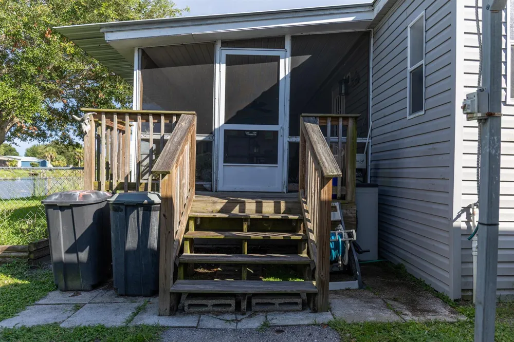 1221 CHOBEE STREET Okeechobee, FL 34974
