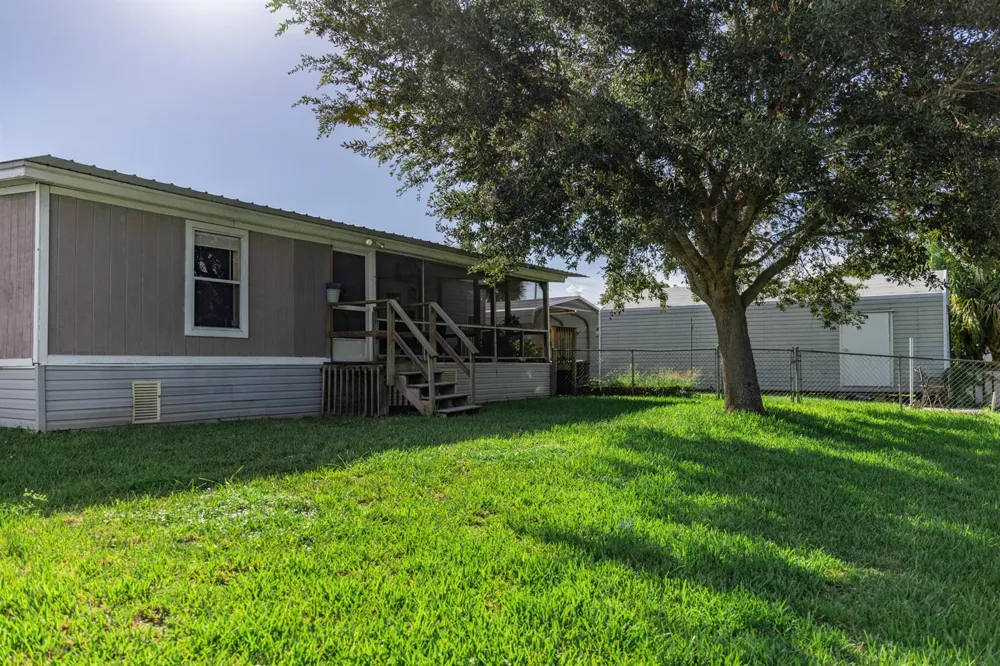 1221 CHOBEE STREET Okeechobee, FL 34974